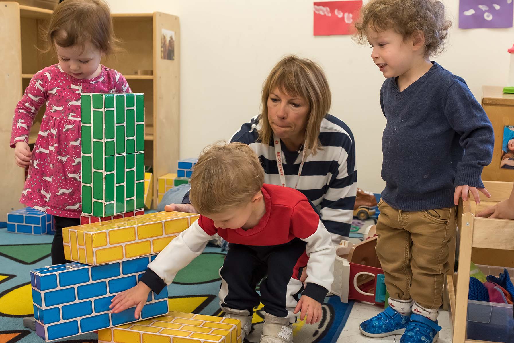 Image of twin children reading